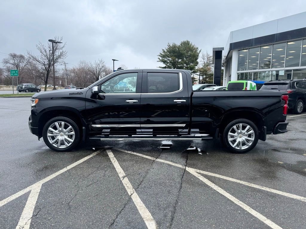 Used 2024 Chevrolet Silverado 1500 High Country w/ Technology Package AWD/4WD image 2