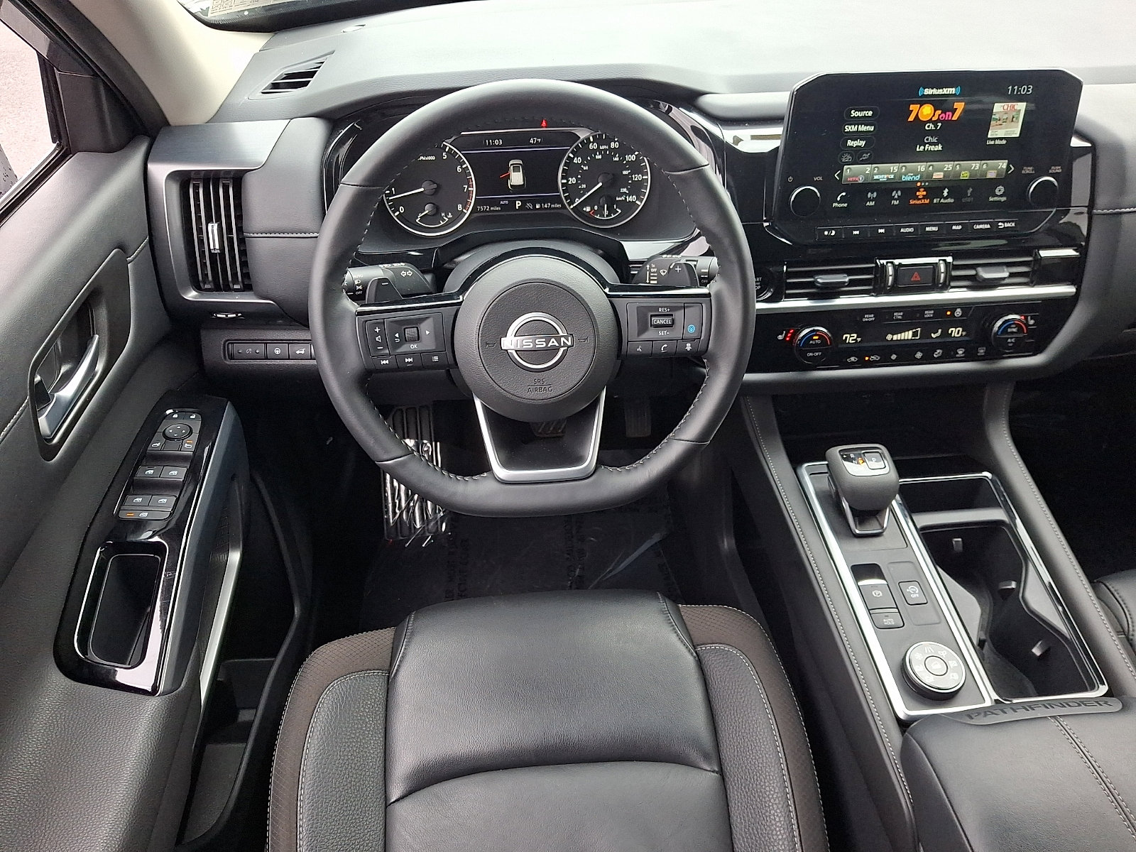 Certified 2025 Nissan Pathfinder SL w/ Black Appearance Package AWD/4WD image 11