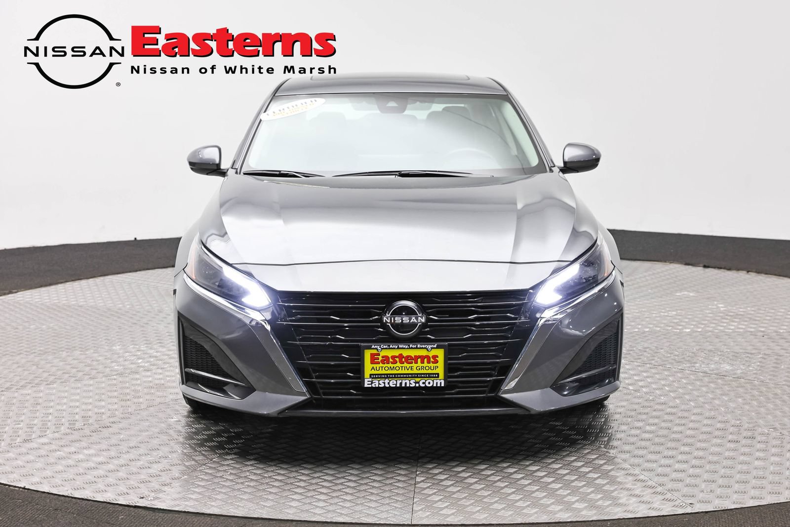 Used 2023 Nissan Altima 2.5 SV w/ SV Premium Package FWD image 2