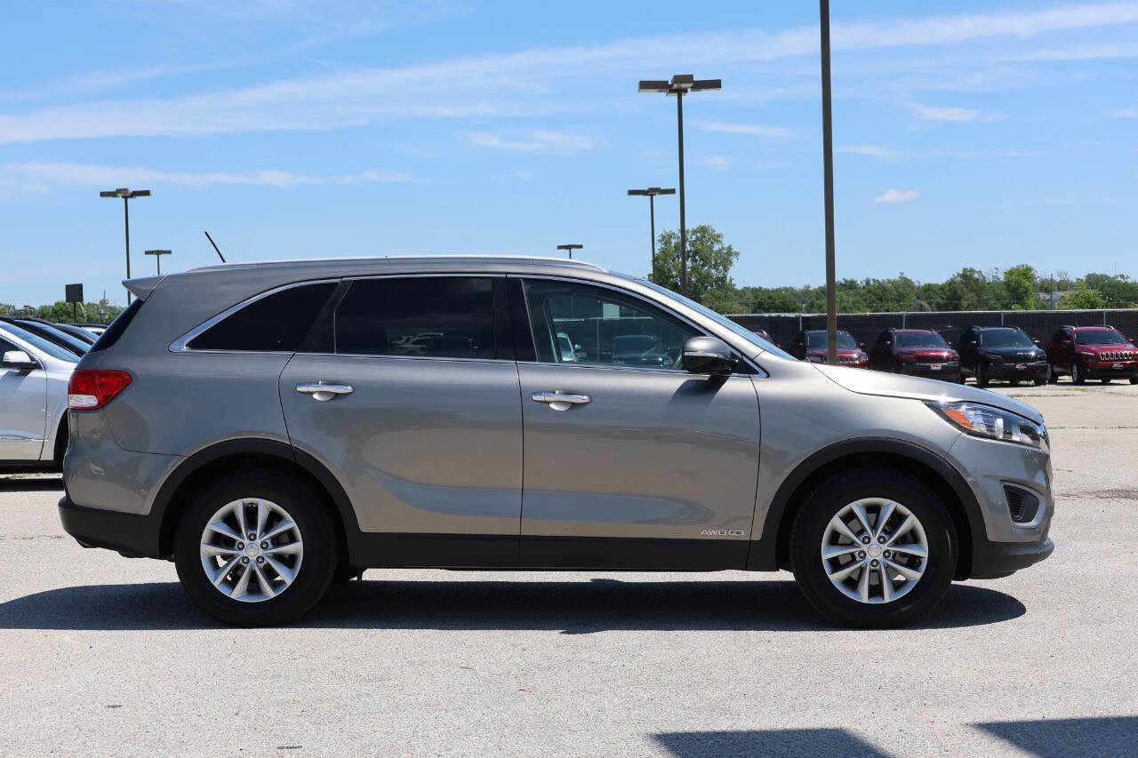 Used 2016 Kia Sorento LX image 7
