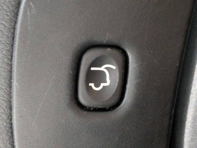 Used 2018 Jeep Cherokee Latitude Plus w/ Comfort/Convenience Group FWD image 13