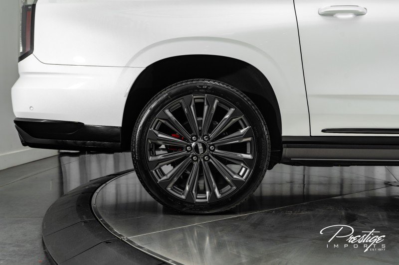 Used 2025 Cadillac Escalade ESV V image 18