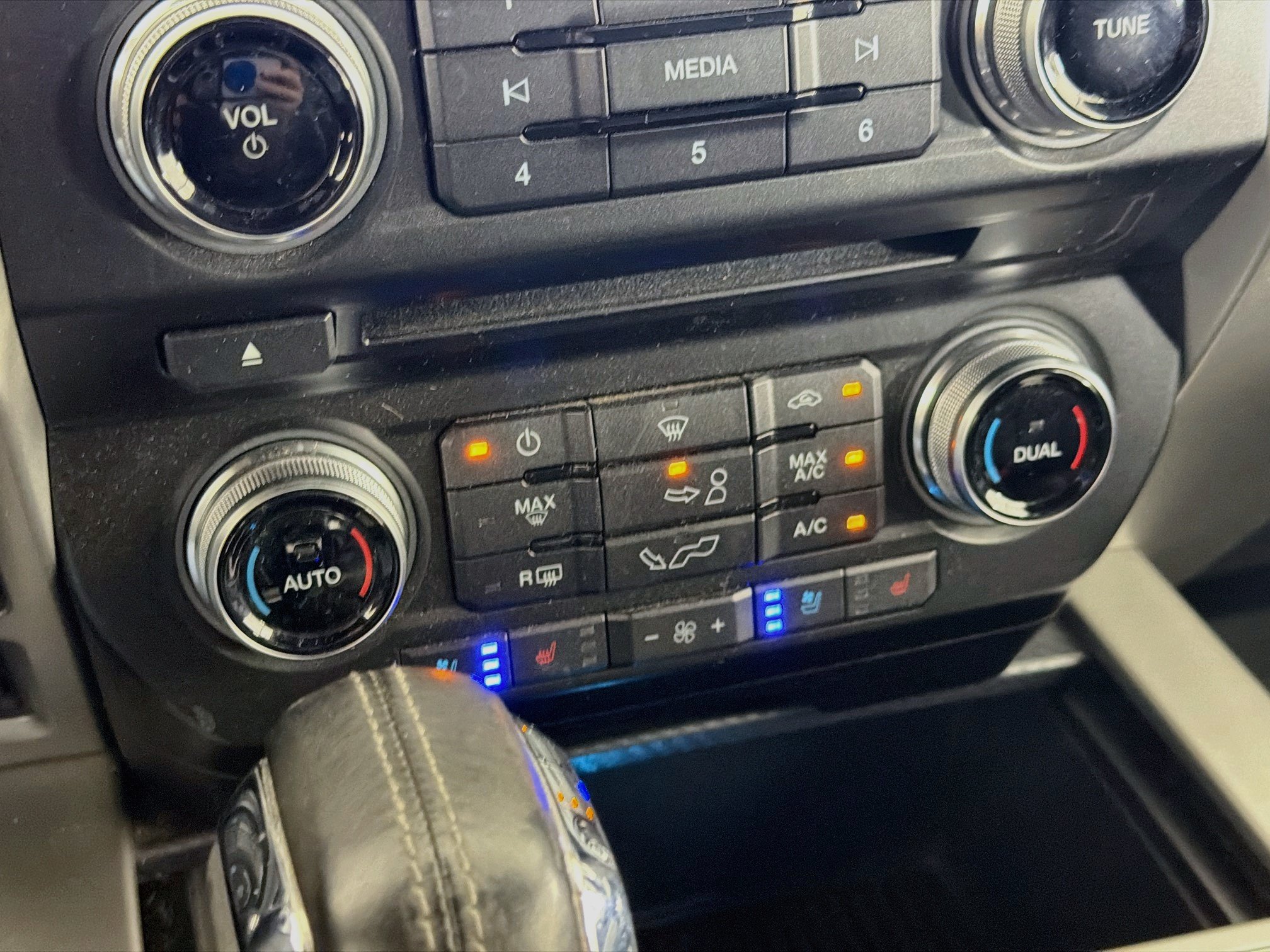 Used 2018 Ford F150 Lariat w/ Equipment Group 502A Luxury AWD/4WD image 24