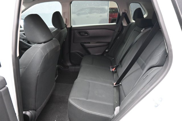 Used 2024 Nissan Rogue S FWD image 11