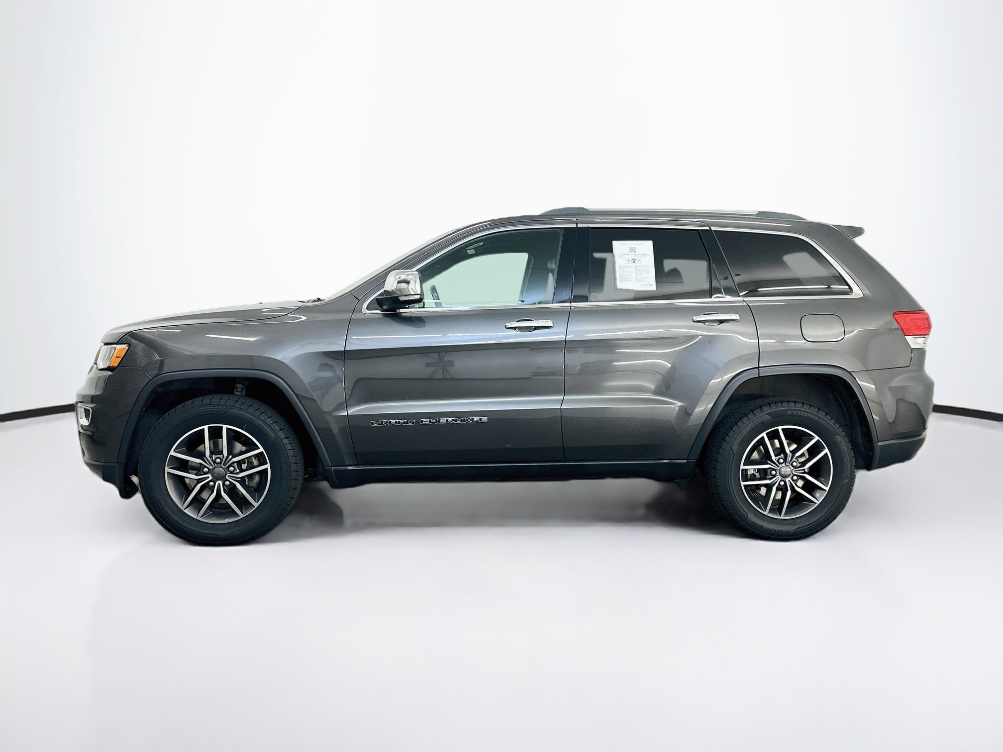 Used 2019 Jeep Grand Cherokee Limited AWD/4WD image 4