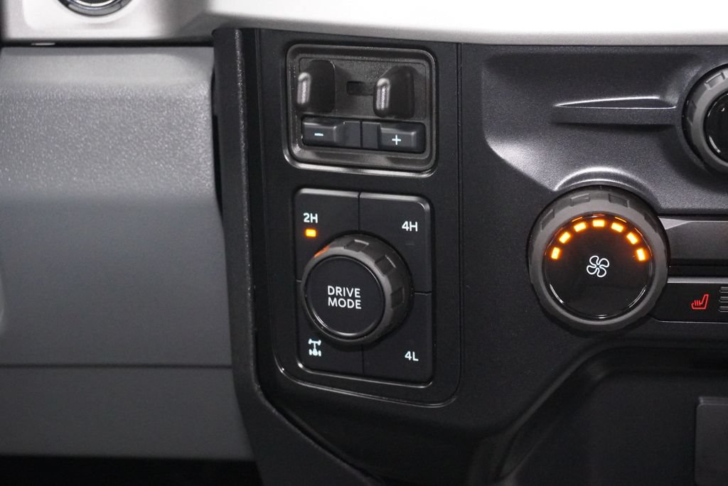Used 2025 Ford F250 XLT w/ Black Appearance Package AWD/4WD image 19