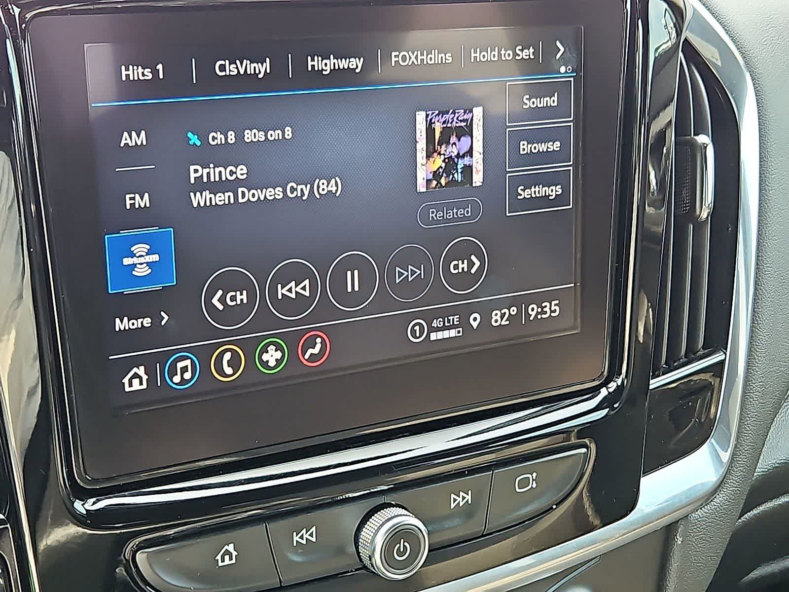 Used 2023 Chevrolet Traverse LT FWD image 19