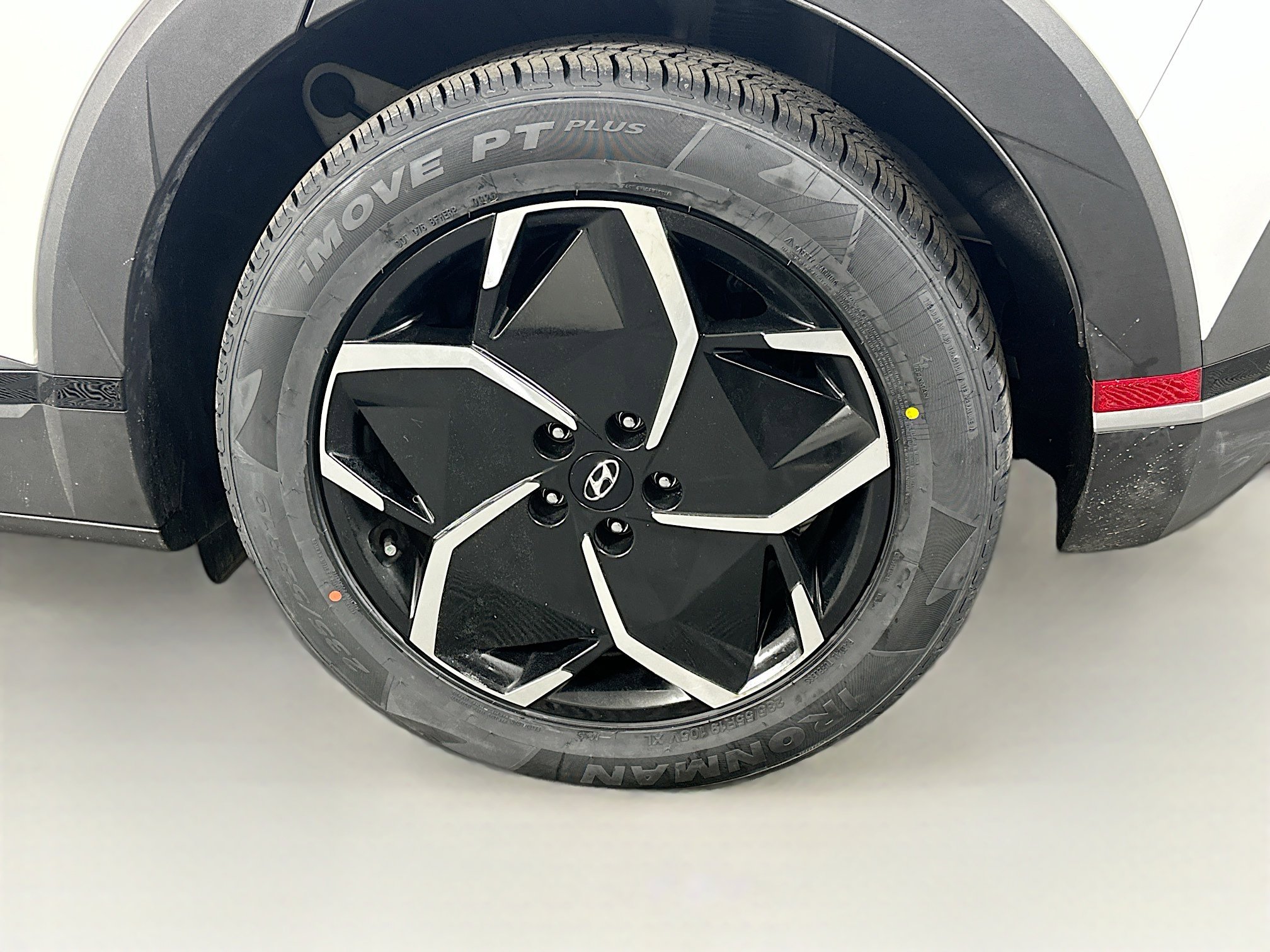 Used 2024 Hyundai Ioniq 5 SE RWD image 11