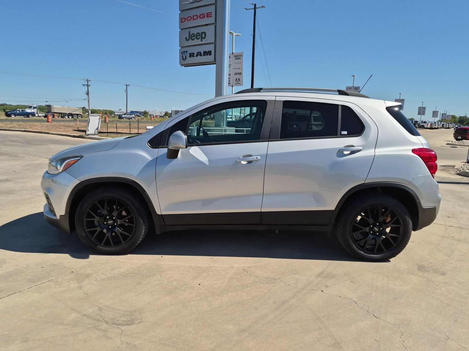 Used 2021 Chevrolet Trax LT w/ Sport Edition FWD image 6