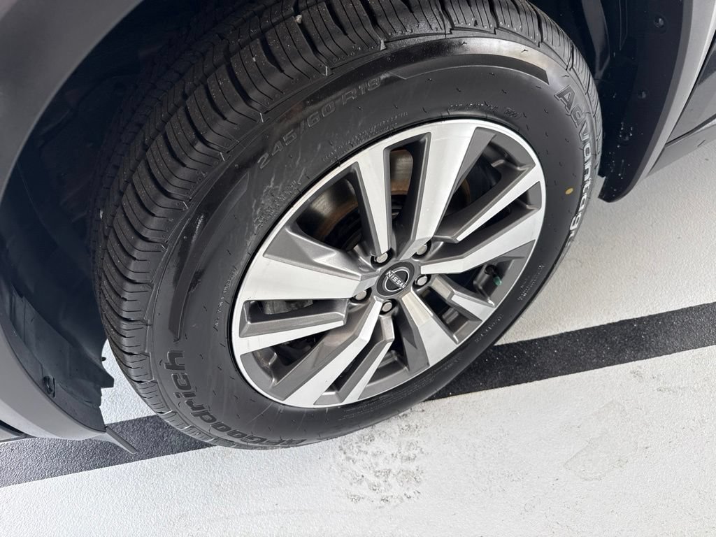 Used 2023 Nissan Pathfinder SL AWD/4WD image 9