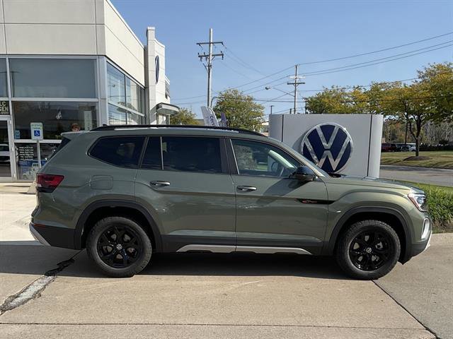 New 2026 Volkswagen Atlas Peak Edition image 3