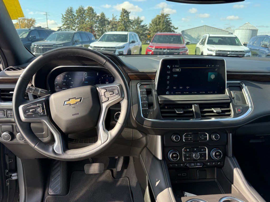 Used 2023 Chevrolet Suburban Premier image 16