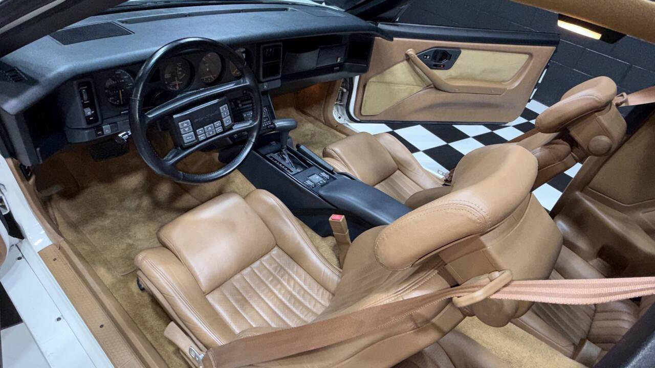 Used 1989 Pontiac Firebird Trans Am image 2