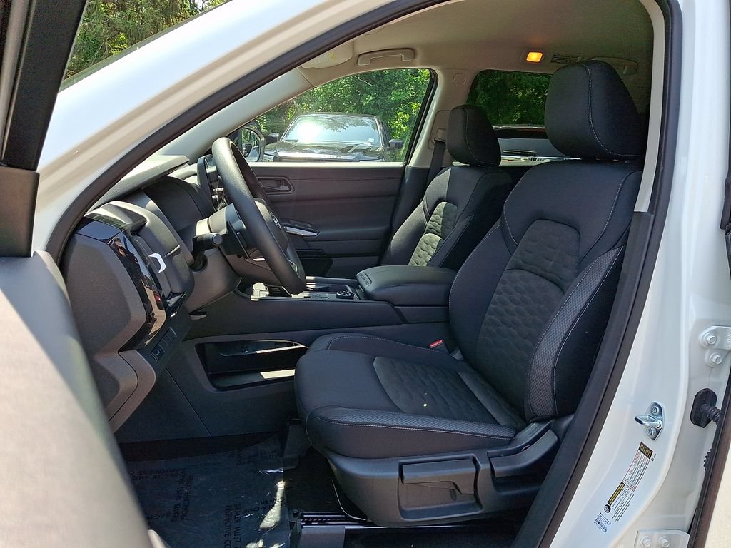 Used 2025 Nissan Pathfinder S AWD/4WD image 15
