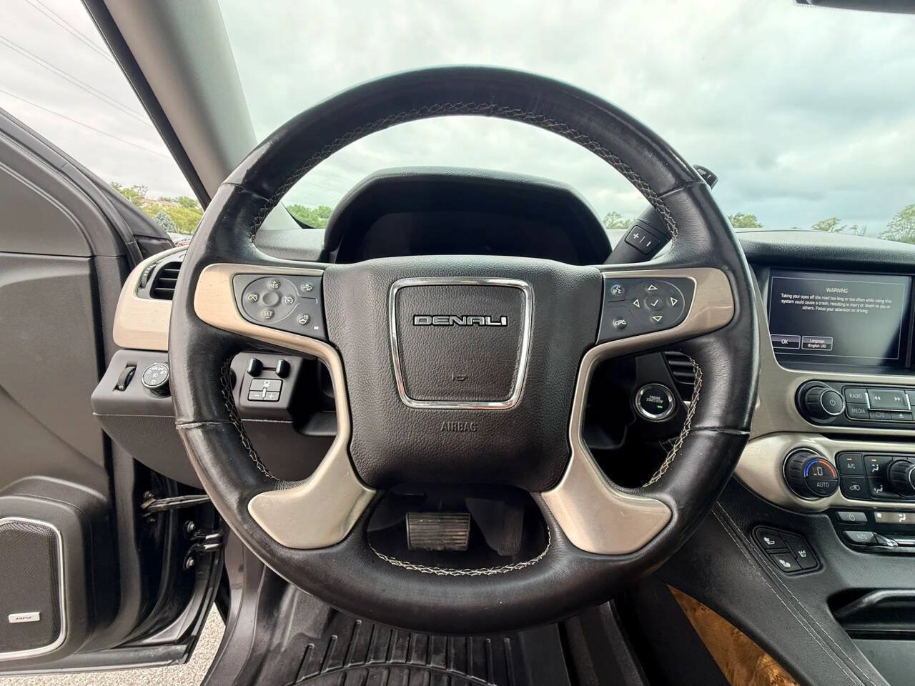 Used 2015 GMC Yukon XL Denali w/ Open Road Package AWD/4WD image 26