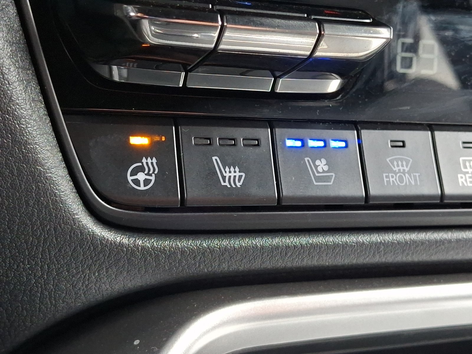Certified 2025 MAZDA CX-70 Plug-In Hybrid w/ Premium Plus AWD/4WD image 26
