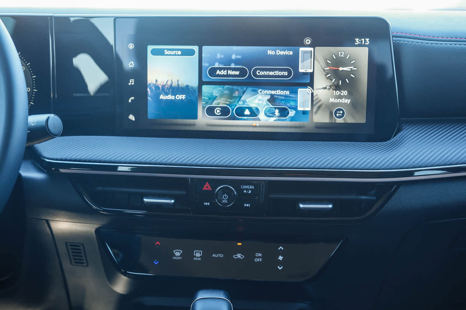 New 2025 Nissan Kicks SR FWD image 15