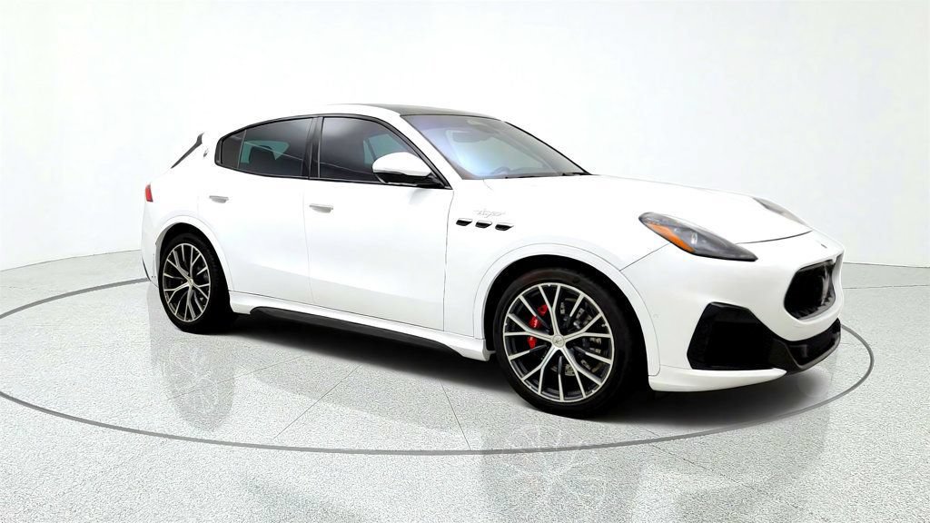 Used 2023 Maserati Grecale Trofeo AWD/4WD image 3