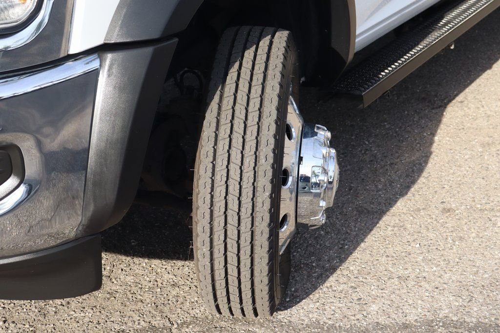 Used 2021 RAM 5500 Tradesman w/ Chrome Appearance Group RWD image 43