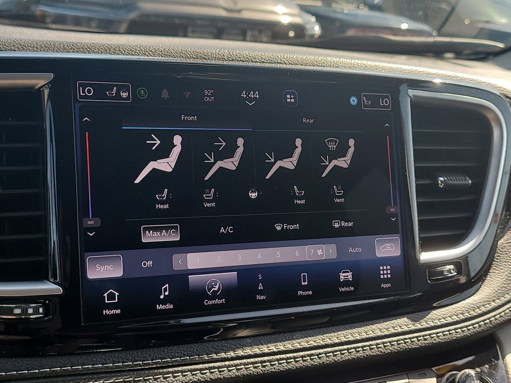 Used 2023 Chrysler Pacifica Limited image 23