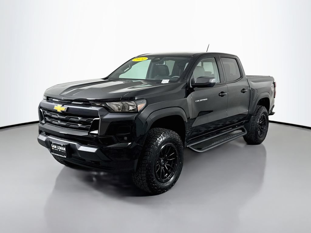 Used 2024 Chevrolet Colorado LT w/ LT Convenience Package II AWD/4WD image 3