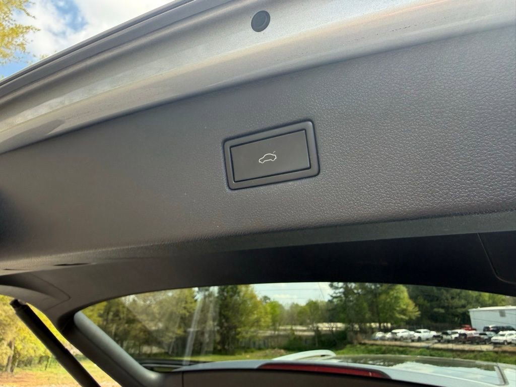 Used 2019 Volkswagen Tiguan SEL w/ 3rd Row Seat Package image 12