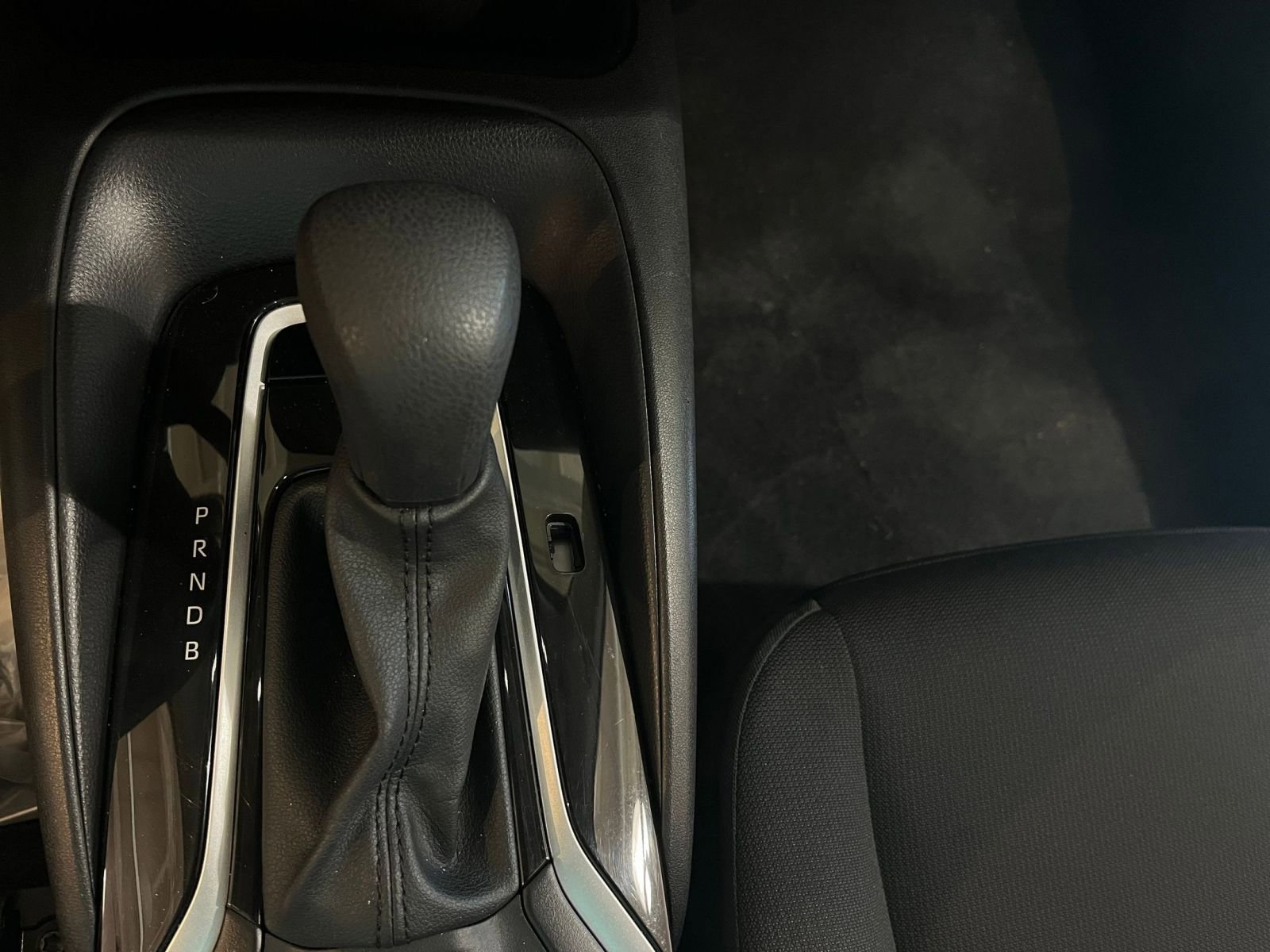 Used 2025 Toyota Corolla LE image 40