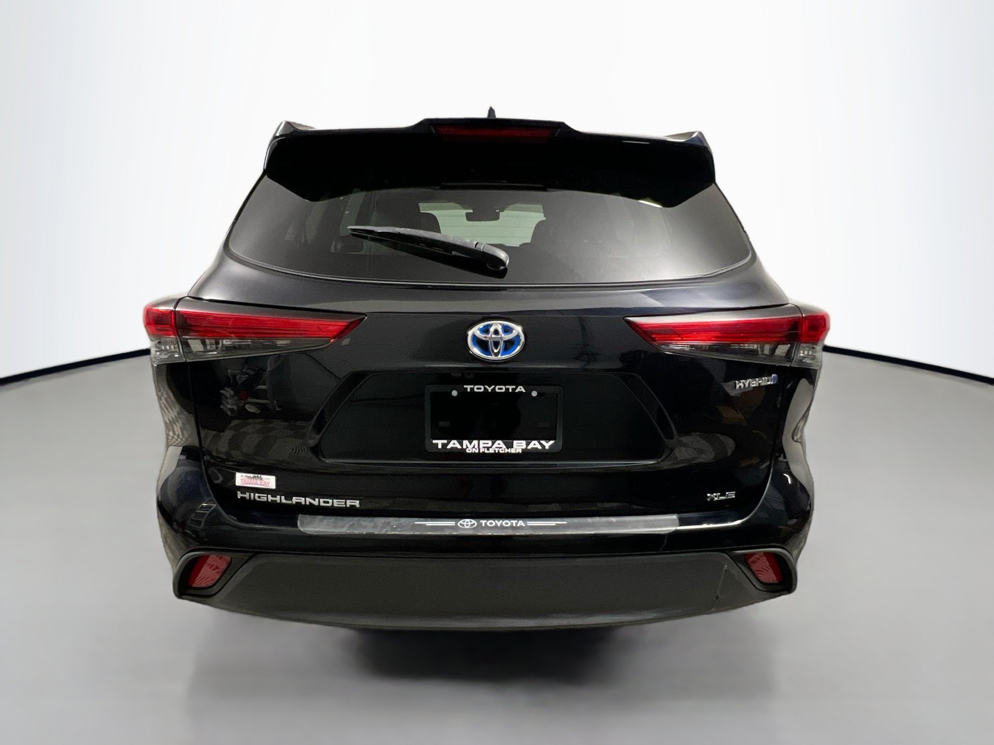 Used 2022 Toyota Highlander Bronze Edition FWD image 6