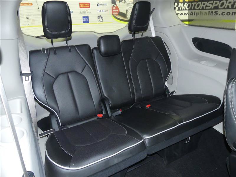 Used 2023 Chrysler Pacifica Limited AWD/4WD image 27