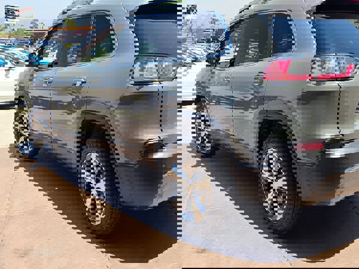 Used 2020 Jeep Cherokee Limited image 11