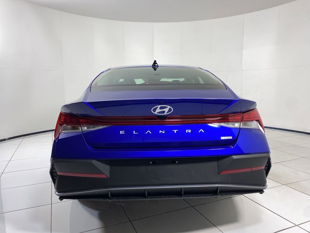 New 2025 Hyundai Elantra Hybrid FWD image 4