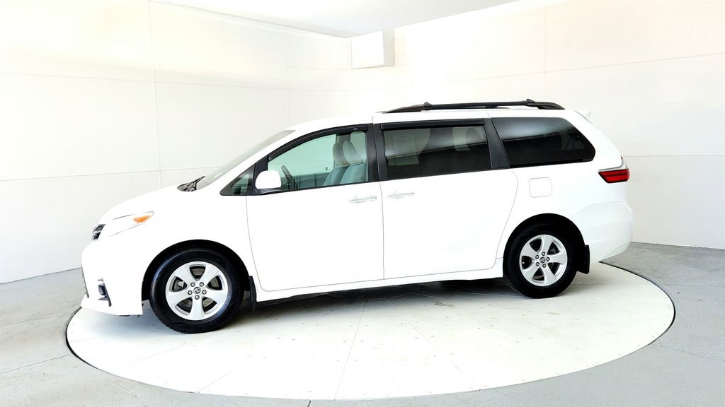 Used 2020 Toyota Sienna LE w/ LE Preferred Package FWD image 3
