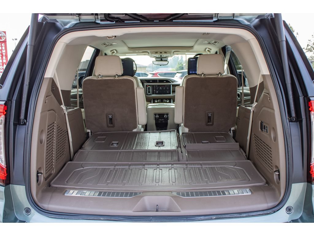 Used 2024 GMC Yukon Denali w/ Advanced Technology Package AWD/4WD image 14
