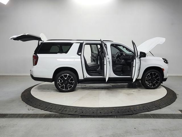 Used 2024 Chevrolet Suburban RST w/ Luxury Package AWD/4WD image 16