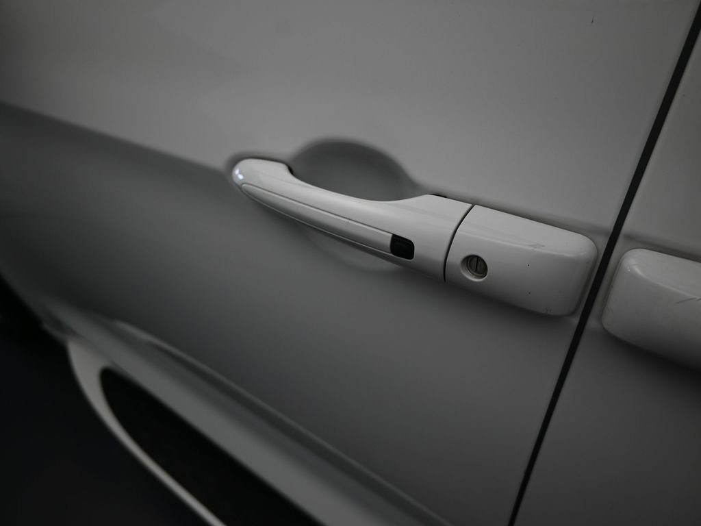 Used 2023 Chrysler Pacifica Touring-L w/ S Appearance Package image 32