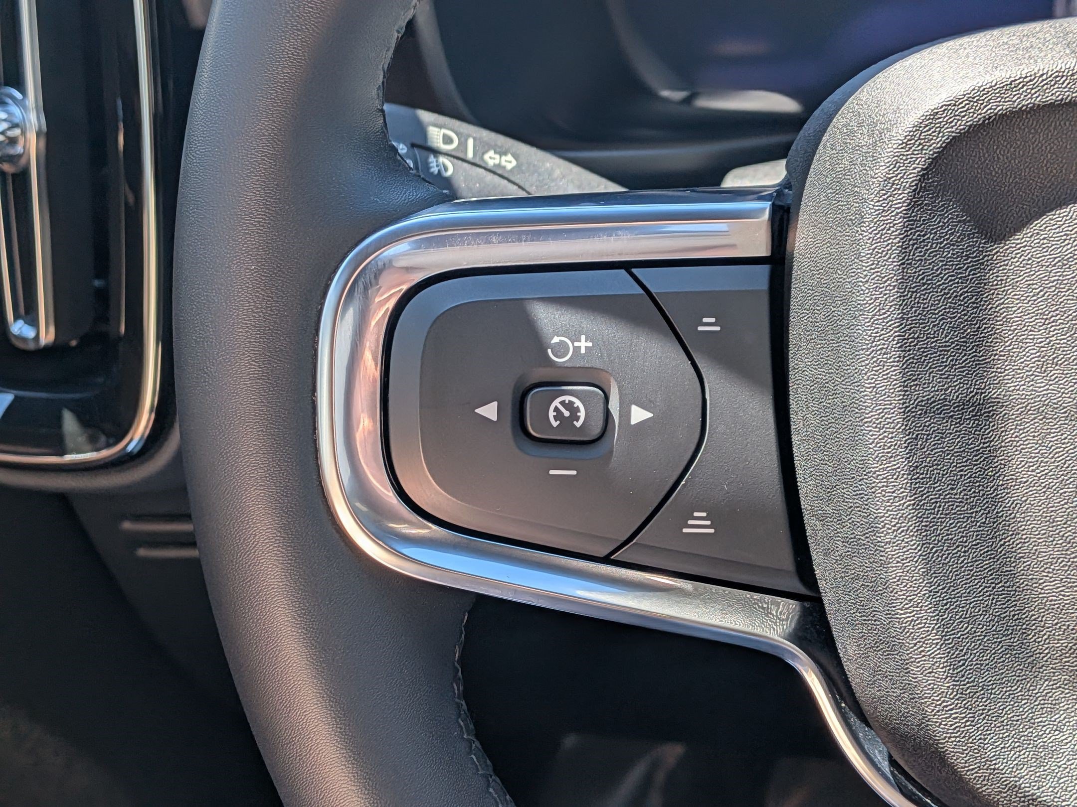 Used 2023 Volvo XC40 Recharge Ultimate AWD/4WD image 17