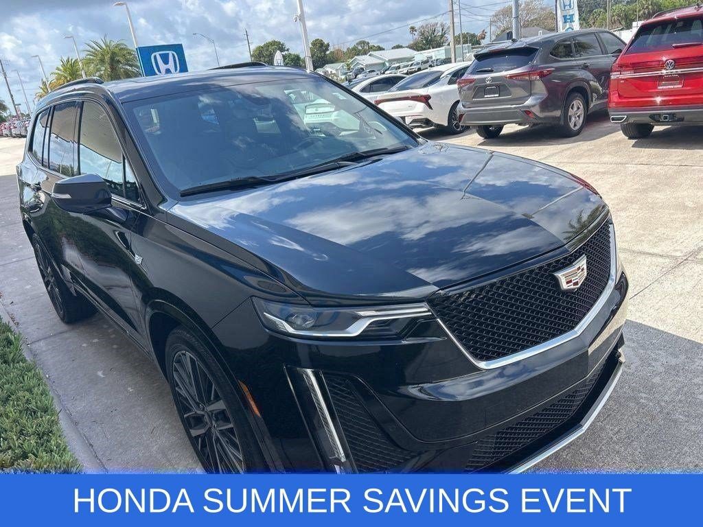 Used 2023 Cadillac XT6 Sport w/ Technology Package AWD/4WD image 3