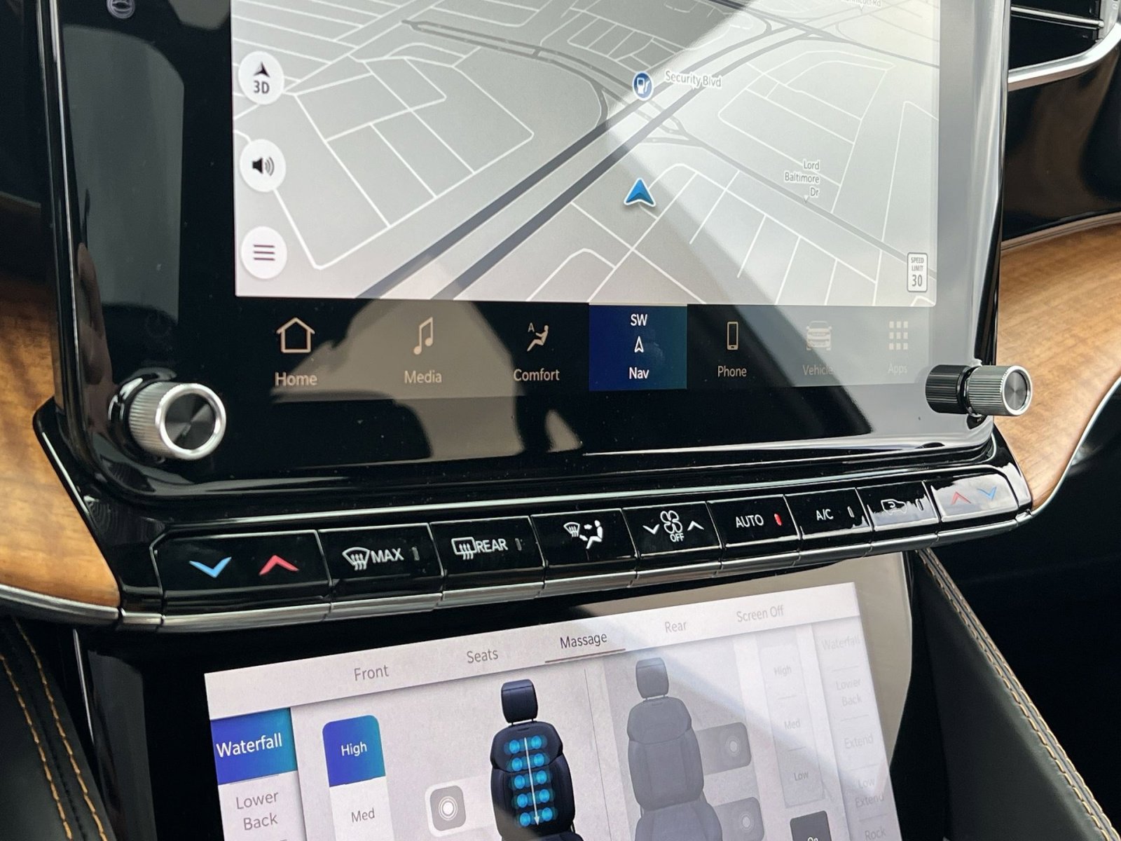 Used 2024 Jeep Grand Wagoneer Series III image 20