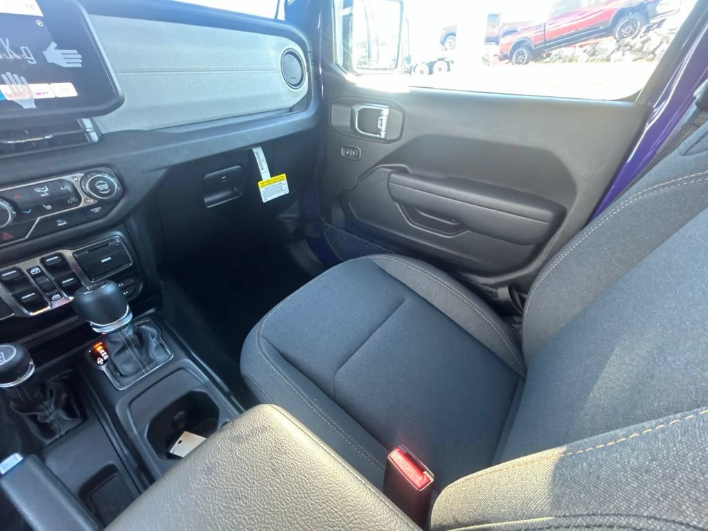 New 2026 Jeep Gladiator Sport AWD/4WD image 2
