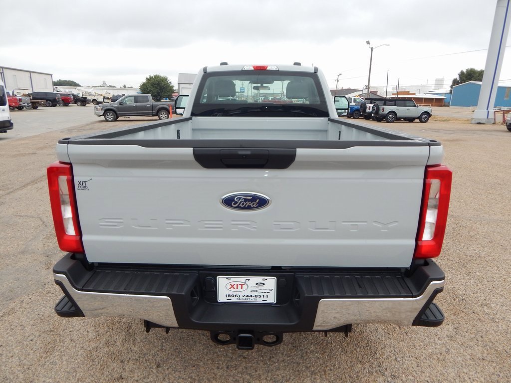 New 2025 Ford F250 4x4 Regular Cab Super Duty image 4