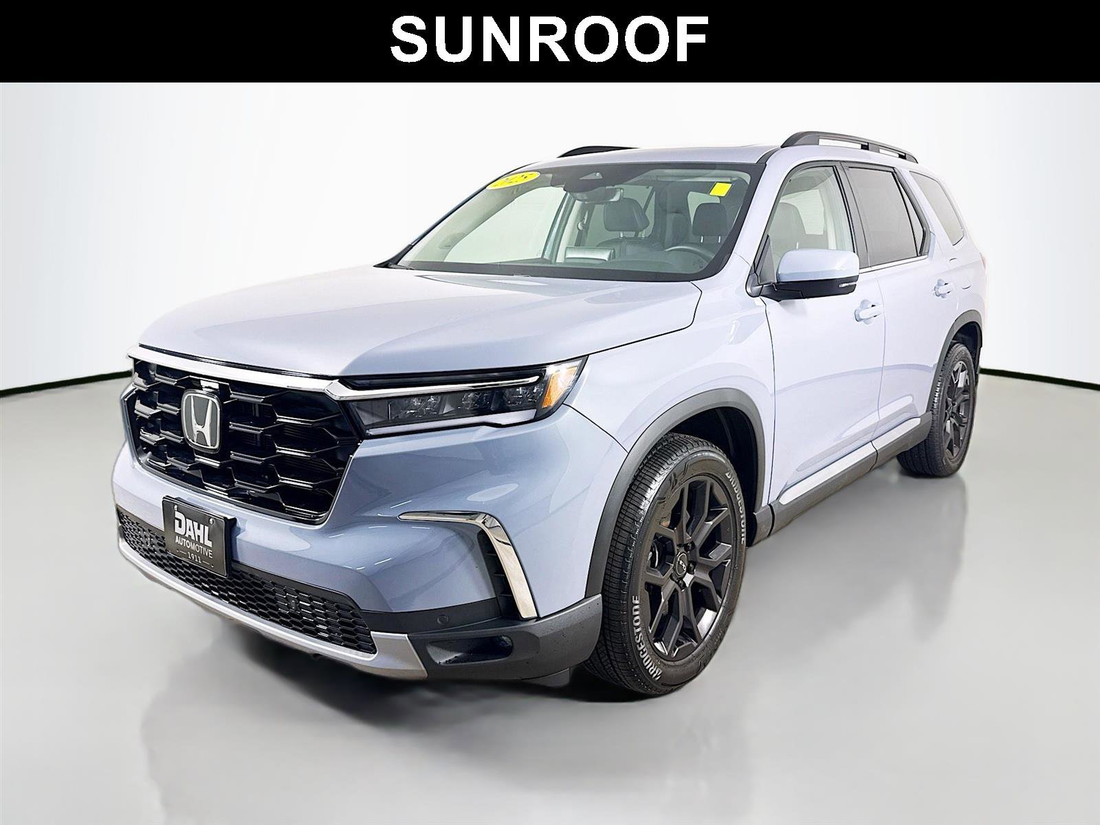 Used 2025 Honda Pilot Touring image 4