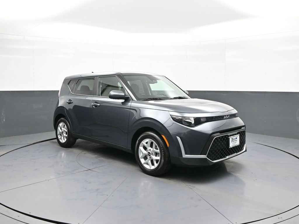 Certified 2025 Kia Soul S FWD image 4
