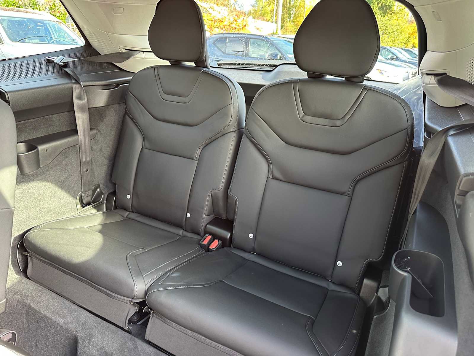 New 2025 Volvo EX90 Plus w/ Protection Package Premier AWD/4WD image 17