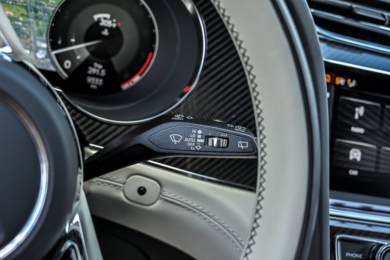 Used 2022 Bentley Bentayga AWD/4WD image 33
