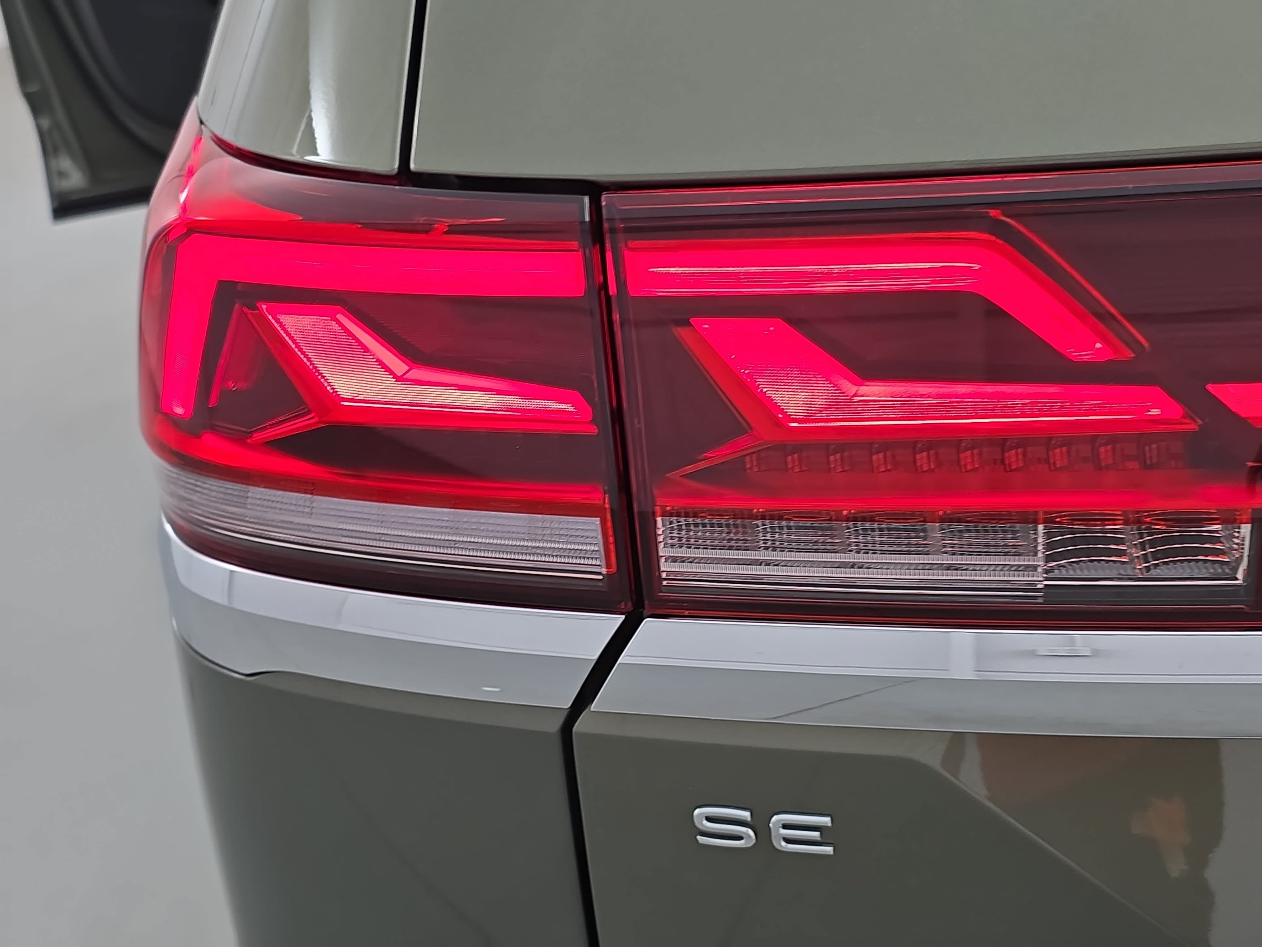 New 2026 Volkswagen Atlas SE FWD image 36