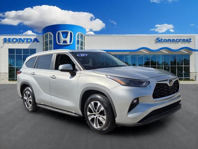 Used 2023 Toyota Highlander XLE FWD image 1