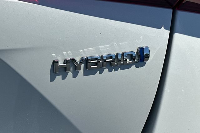 Used 2020 Toyota Prius LE FWD image 29