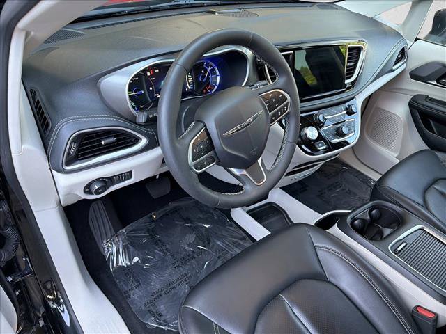 Used 2023 Chrysler Pacifica Touring-L FWD image 17