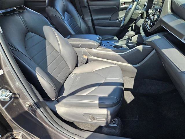 Used 2022 Toyota Highlander XLE FWD image 21