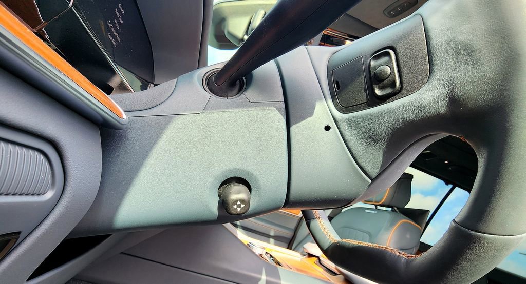 Used 2024 Jeep Grand Wagoneer L Series III w/ Rear Seat Video Group 1 AWD/4WD image 25